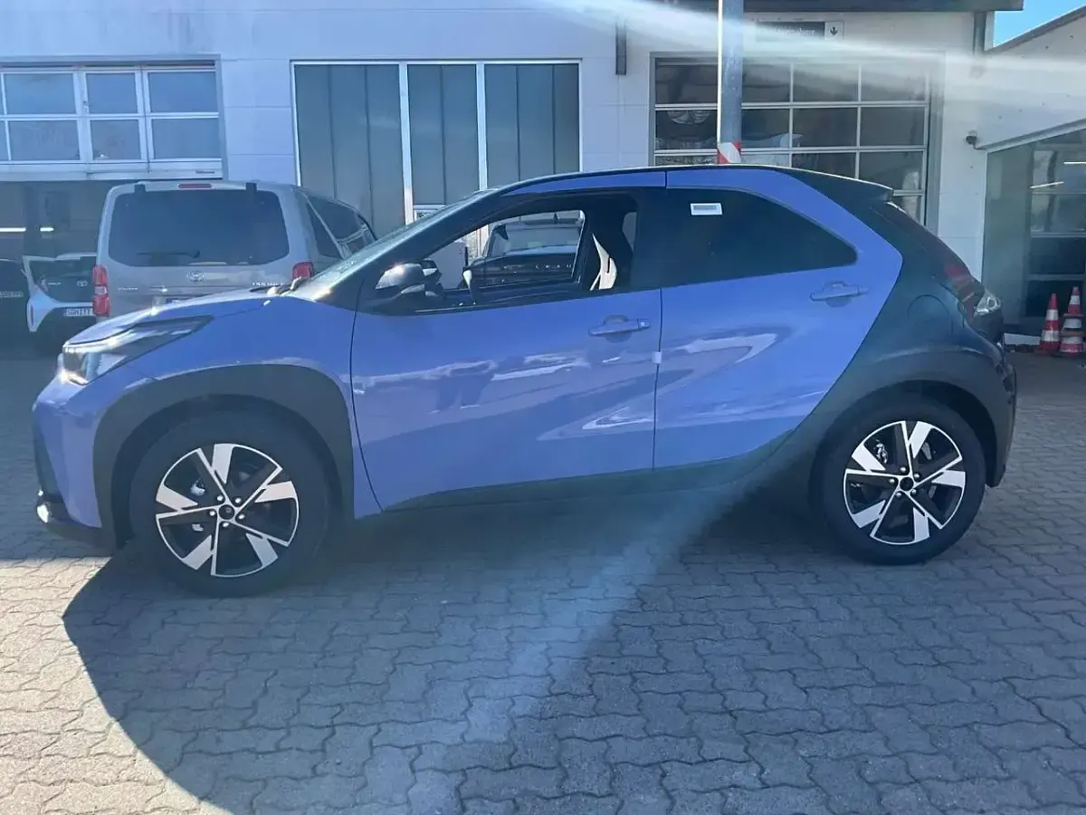 Neu Toyota Aygo X 116 PS (85 kW) 2026 Lavender purple SUV