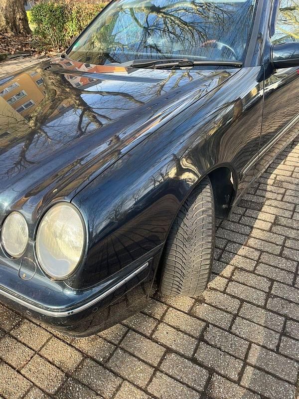 Gebraucht Mercedes E220 Avantgarde 143 PS (105 kW) 2002 Blau Kombi