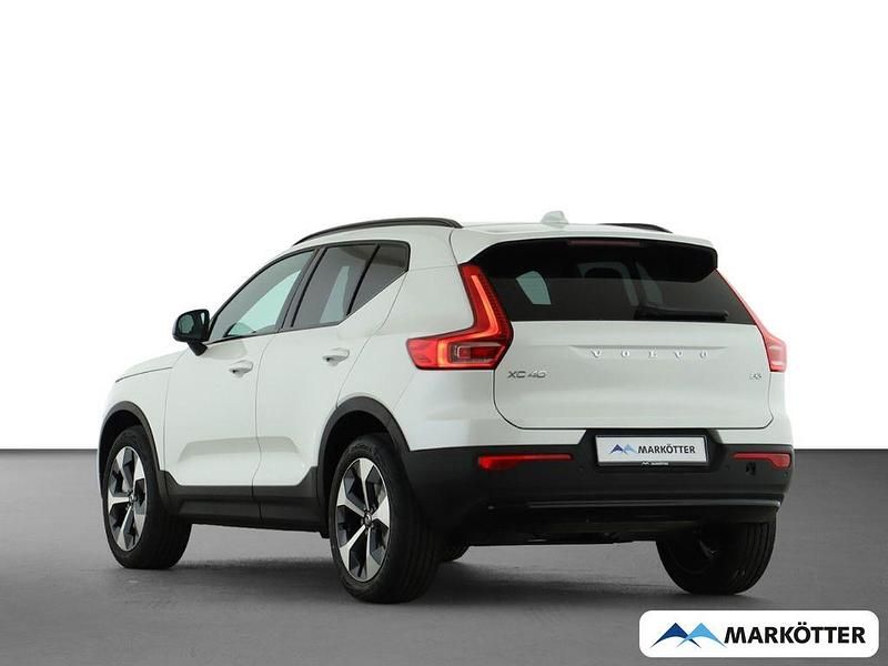 Neu Volvo XC40 Plus 163 PS (119 kW) 2026 Weiss SUV