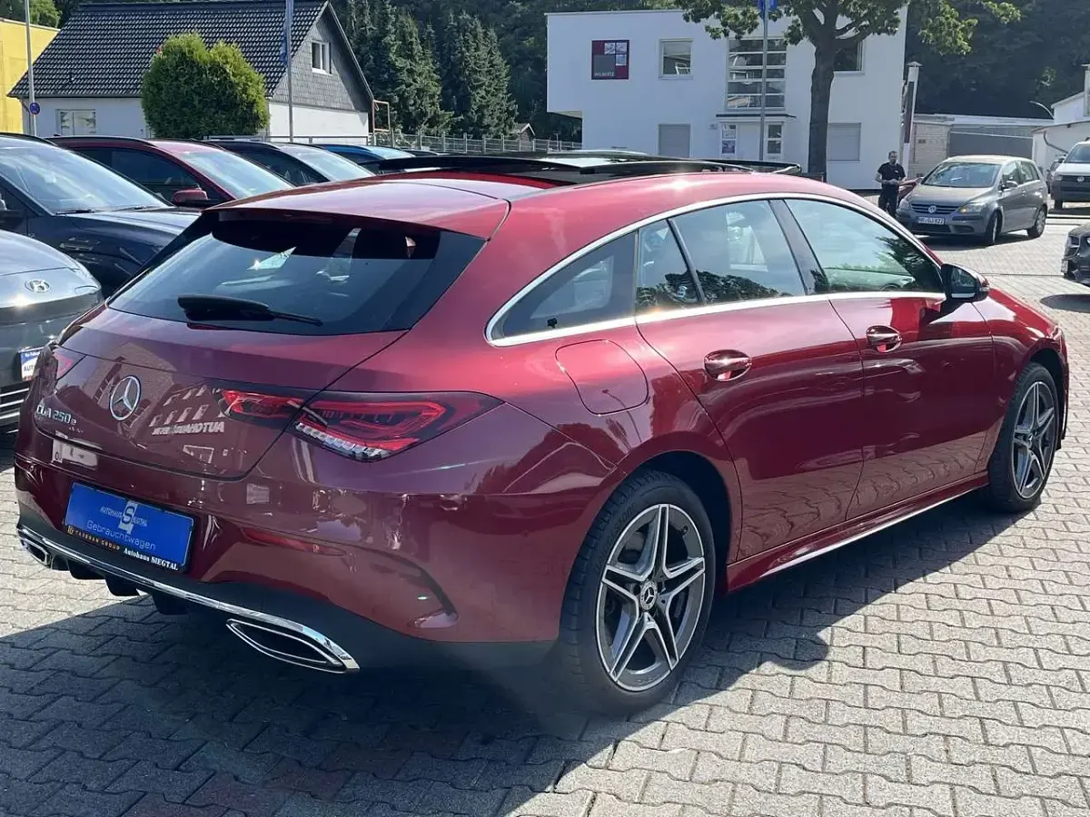 Gebraucht Mercedes CLA250e AMG line 218 PS (160 kW) 2022 Patagonienrot  metalliclack Coupé
