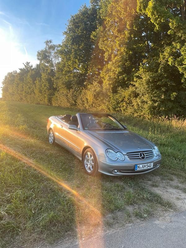Silber Gebraucht 2003 Mercedes CLK240 Cabrio | 9.000 € (Etwas zu teuer) - Bild 1/4