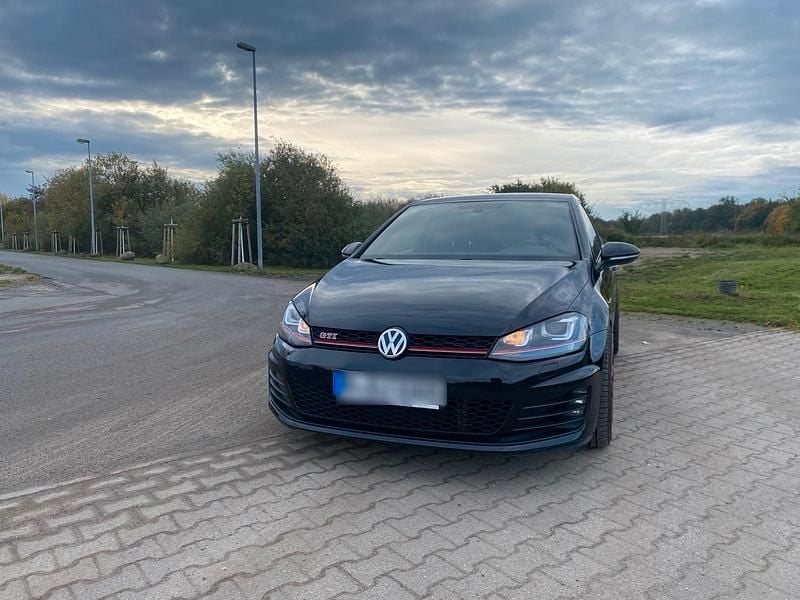 Schwarz Gebraucht 2015 VW Golf VII GTI Limousine | 11.800 € (Superpreis) - Bild 1/4