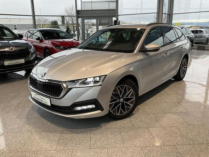 Silber Gebraucht 2021 Skoda Octavia Ambition Limousine | 20.890 € (Fairer Preis) - Bild 1/4
