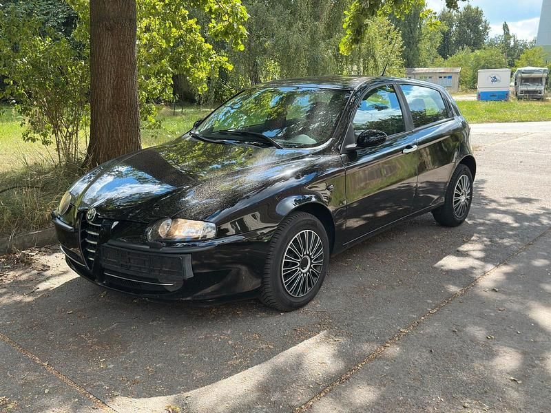 Schwarz Gebraucht 2002 Alfa Romeo 147 Kleinwagen | 650 € (Superpreis) - Bild 1/4
