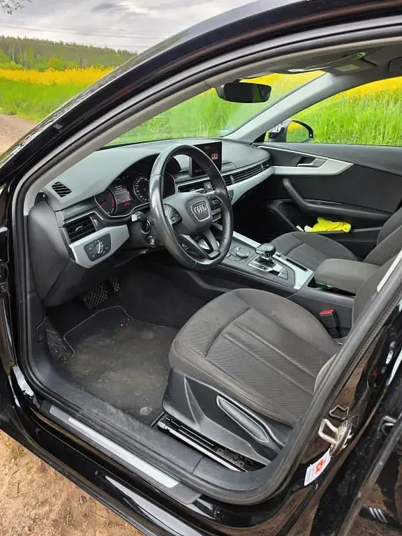 Second-hand Audi A4 Design 122 CP (89 kW) 2018 Negru Break