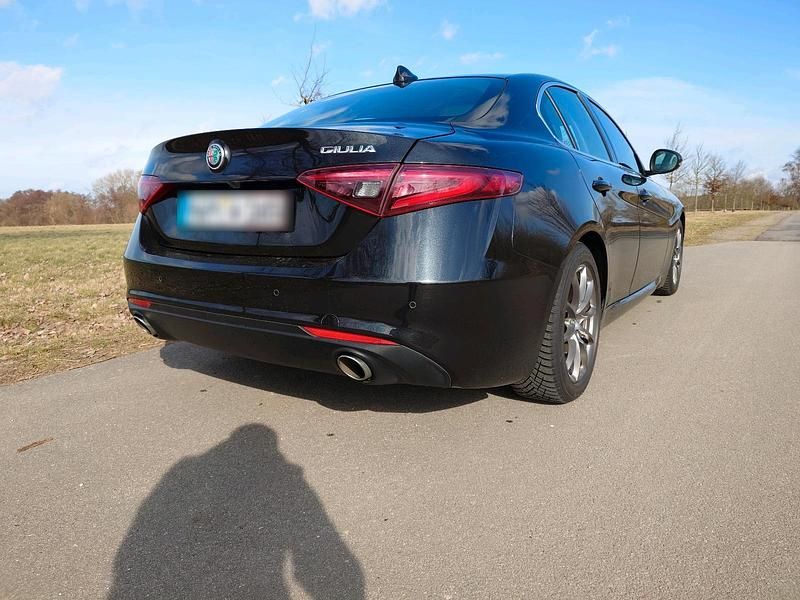 Gebraucht Alfa Romeo Giulia 180 PS (132 kW) 2016 Schwarz Limousine