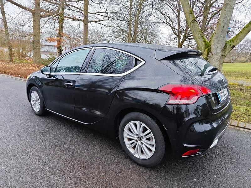 Gebraucht Citroën DS4 Chic 120 PS (88 kW) 2013 Schwarz Kleinwagen