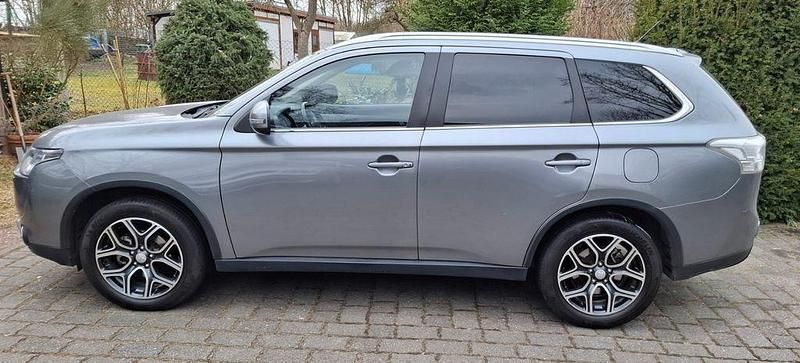 Gebraucht Mitsubishi Outlander 150 PS (110 kW) 2015 Grau SUV