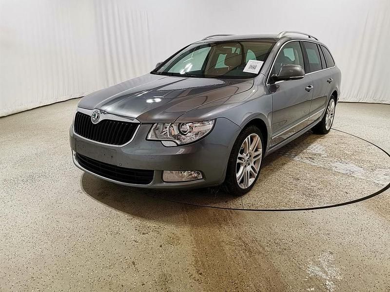 Gebraucht Skoda Superb Elegance 170 PS (125 kW) 2011 Platingrau metallic Limousine