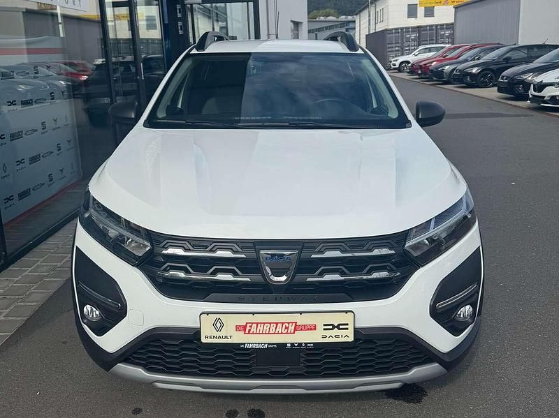 Weiß Gebraucht 2021 Dacia Sandero Essentiel Kleinwagen | 11.980 € (Fairer Preis) - Bild 1/4