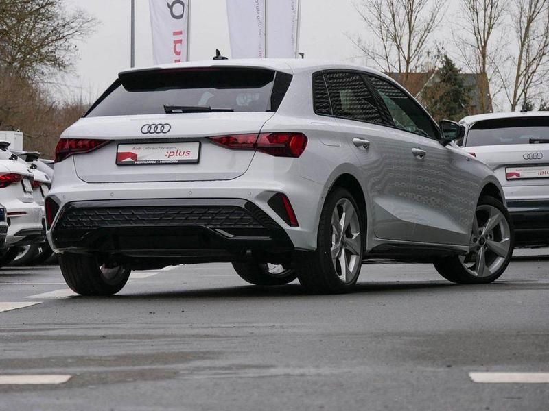 Gebraucht Audi A3 S-Line 116 PS (85 kW) 2025 Gletscherweiß metallic Limousine