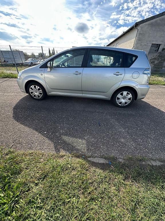 Grau Gebraucht 2007 Toyota Corolla Verso Sol Van / Kleinbus | 2.399 € (Superpreis) - Bild 1/4