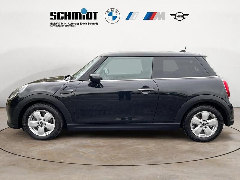 Gebraucht Mini Cooper Essential 136 PS (100 kW) 2024 (schwarz)  midnight black Kleinwagen