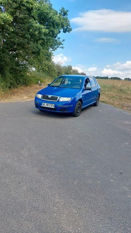 Blau Gebraucht 2004 Skoda Fabia Classic Limousine | 1.250 € (Fairer Preis) - Bild 1/4