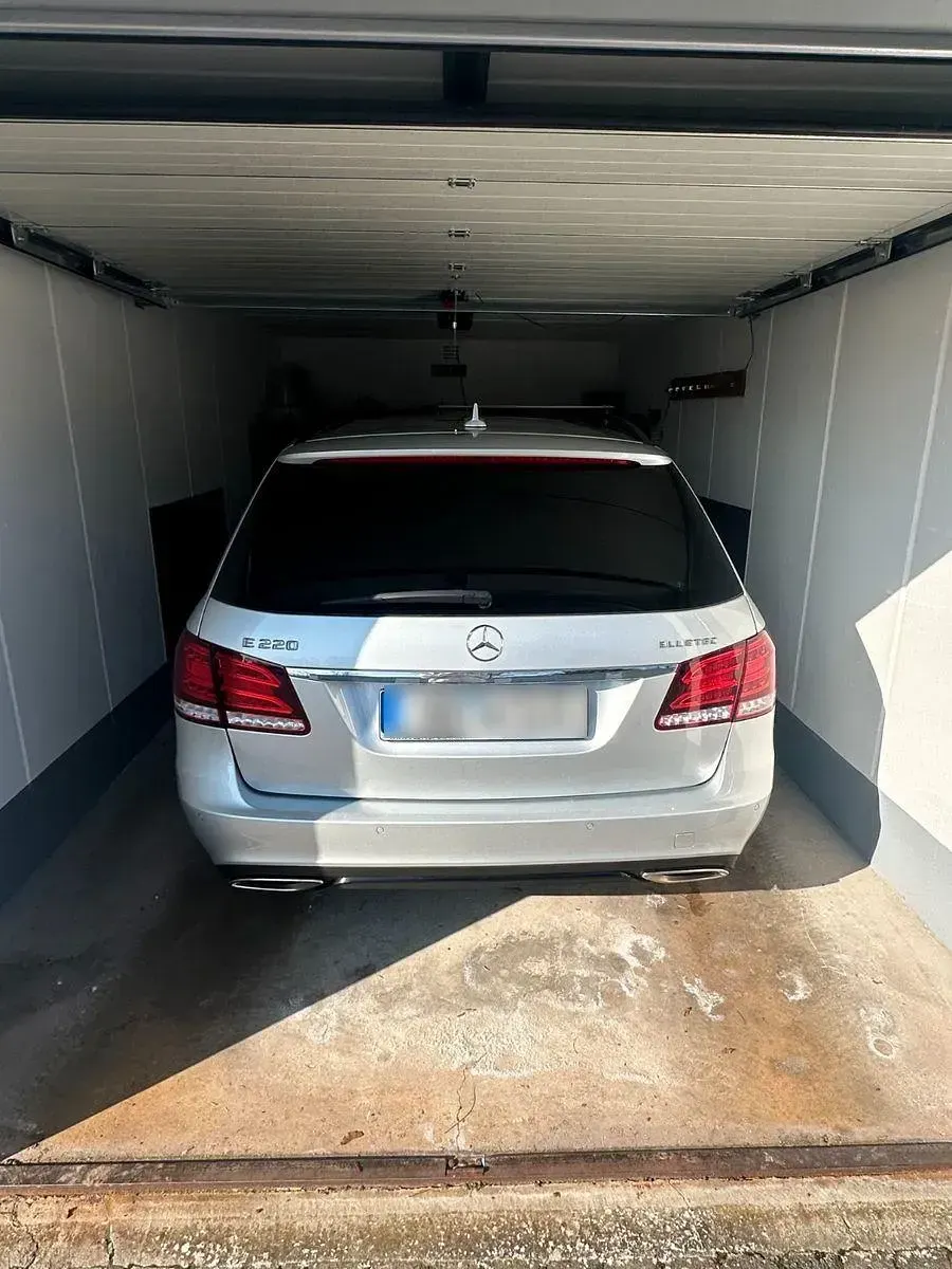 Gebraucht Mercedes E220 170 PS (125 kW) 2015 Silber Limousine