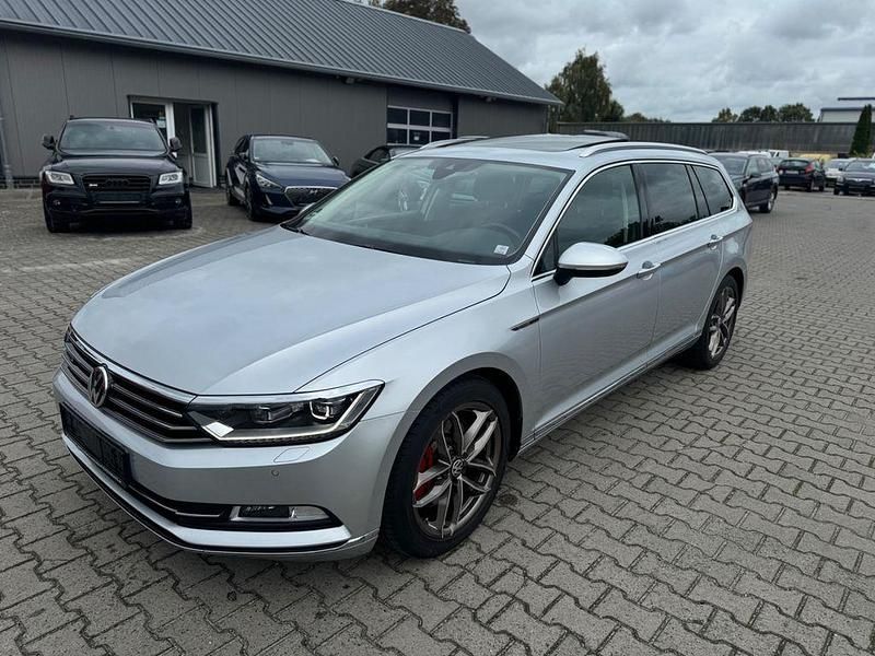 Silber Gebraucht 2018 VW Passat Highline Kombi | 22.900 € (Teuer) - Bild 1/4