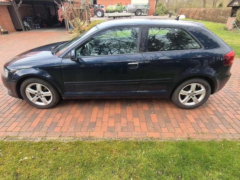 Second-hand Audi A3 105 CP (77 kW) 2011 Albastru Hatchback