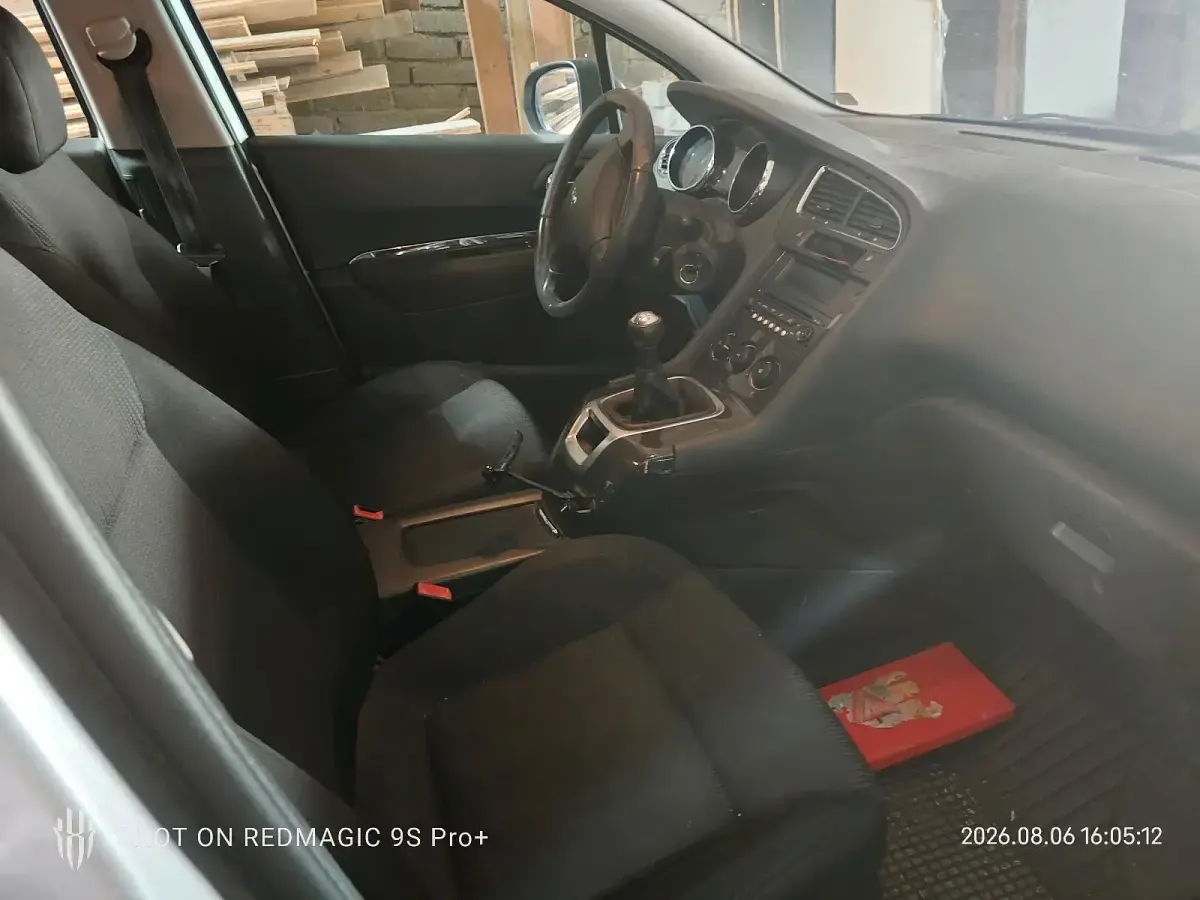 Gebraucht Peugeot 5008 Tendance 130 PS (95 kW) 2010 Van / Kleinbus