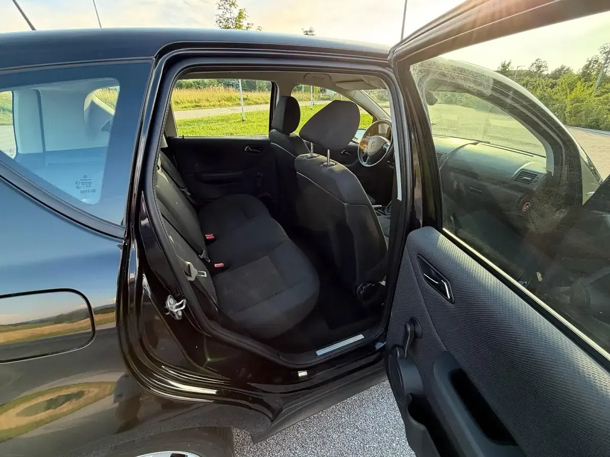 Gebraucht Mercedes A160 102 PS (75 kW) 2010 Schwarz Van / Kleinbus