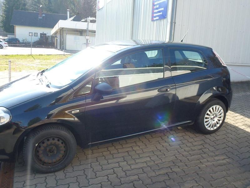 Gebraucht Fiat Punto 65 PS (47 kW) 2011 Schwarz Kleinwagen