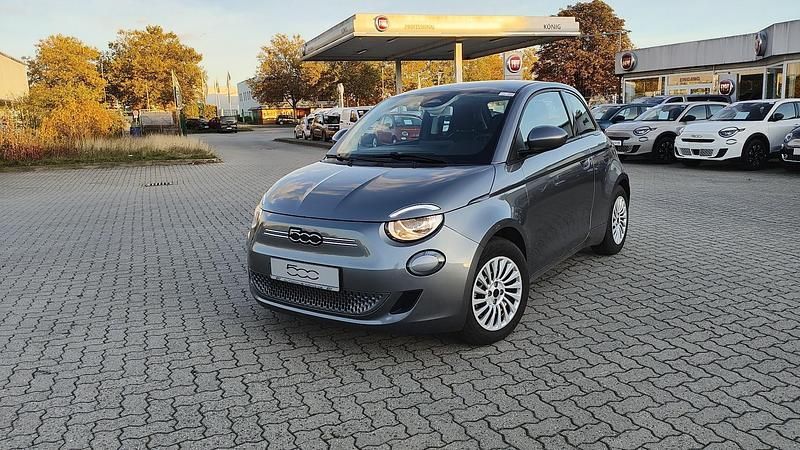 Grau Gebraucht 2023 Fiat 500e Kleinwagen | 25.799 € (Etwas zu teuer) - Bild 1/4