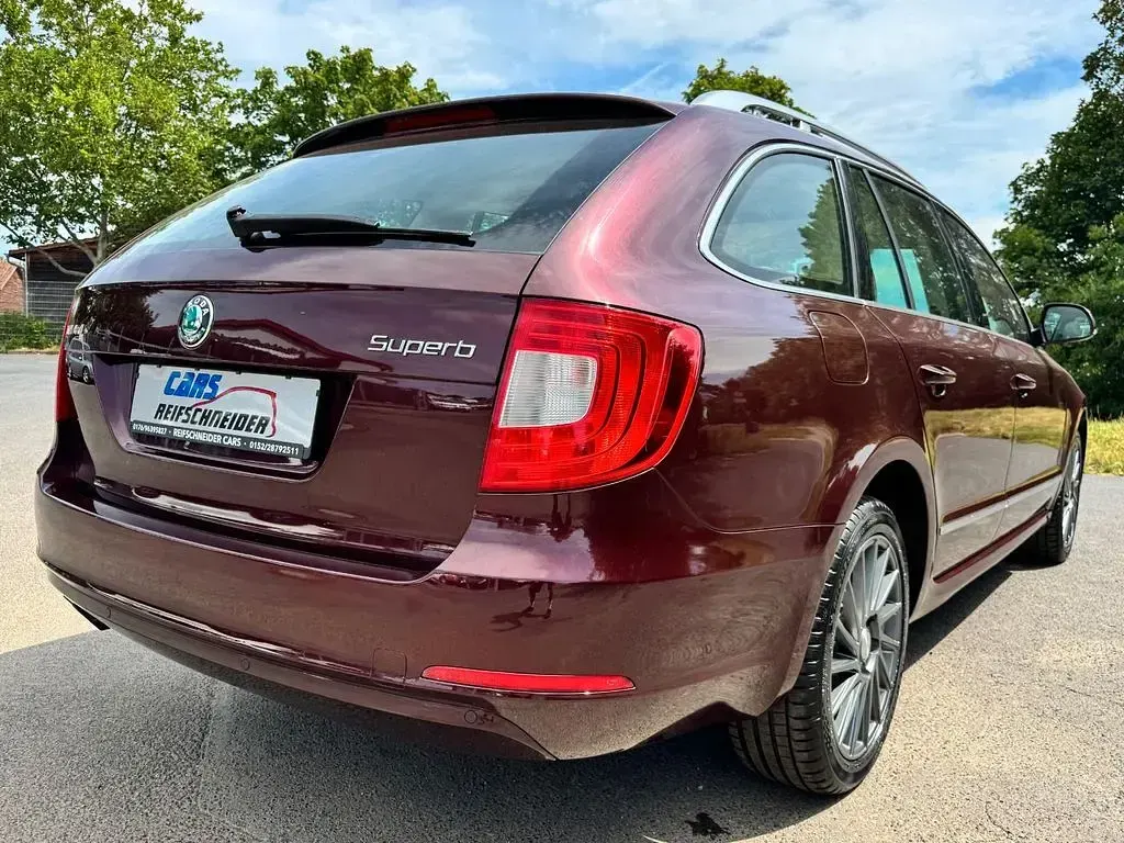Gebraucht Skoda Superb Elegance 140 PS (102 kW) 2012 Kombi