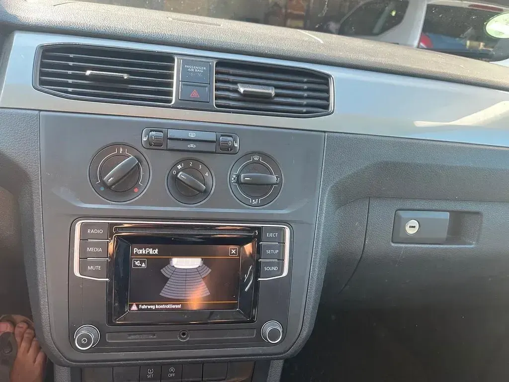 Używany VW Caddy Trendline 84 KM (61 kW) 2015 Pomarańczowy Minivan