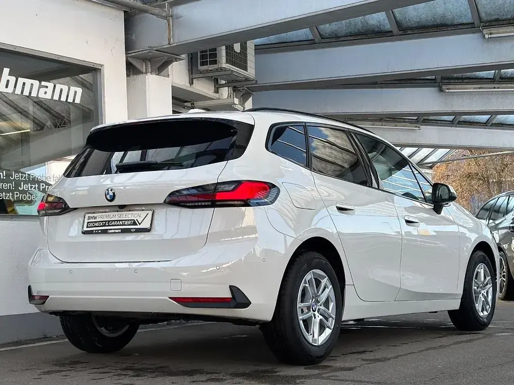 Używany BMW 218 Active Tourer 150 KM (110 kW) 2024 Biały Minivan