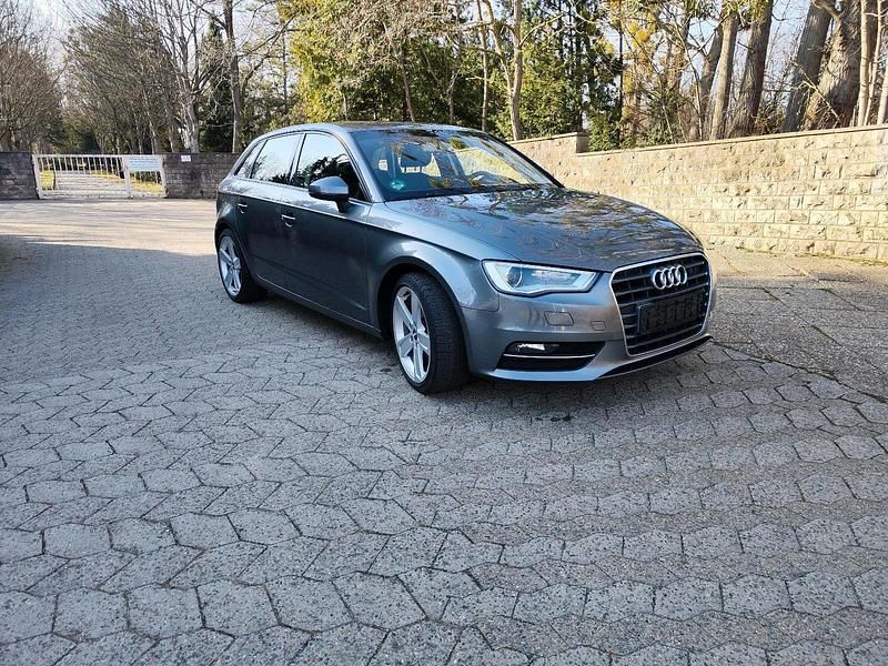 Gebraucht Audi A3 Sportback 110 PS (80 kW) 2016 Grau Kleinwagen