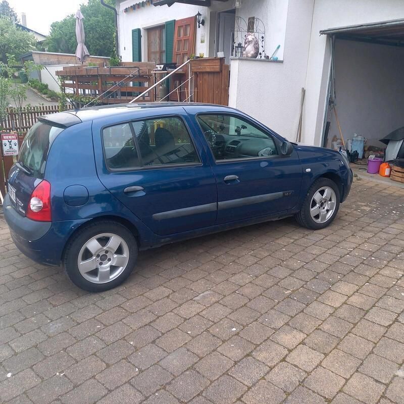 Blau Gebraucht 2004 Renault Clio II Kleinwagen | 1.450 € (Fairer Preis) - Bild 1/4