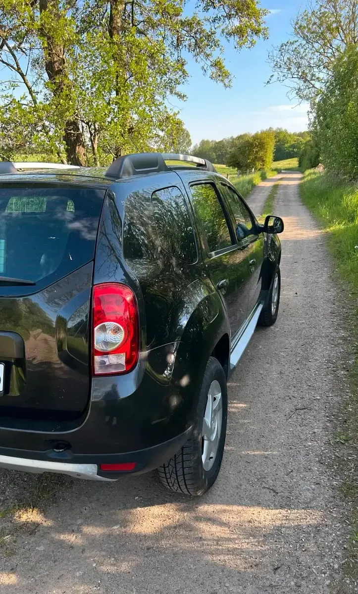 Gebraucht Dacia Duster 105 PS (77 kW) 2011 Schwarz SUV
