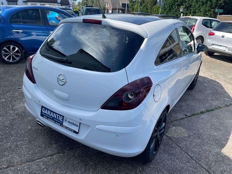 Gebraucht Opel Corsa Color Edition 101 PS (74 kW) 2014 Weiß Kleinwagen