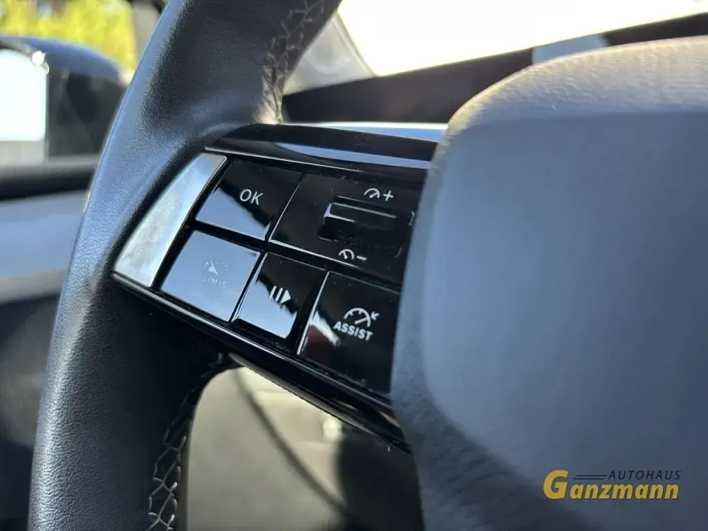 Gebraucht Opel Astra Business Edition 131 PS (96 kW) 2023 Schwarz Kleinwagen