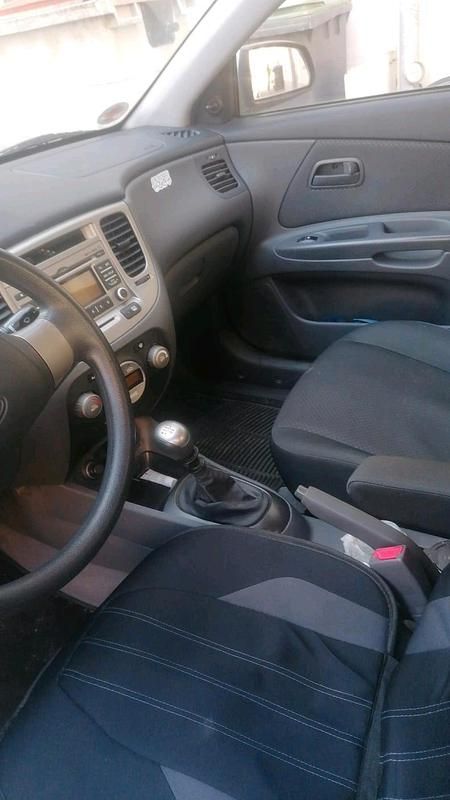 Gebraucht Kia Rio 109 PS (80 kW) 2009 Grau Limousine