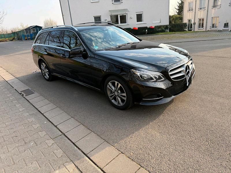Gebraucht Mercedes E220 170 PS (125 kW) 2013 Schwarz Kombi