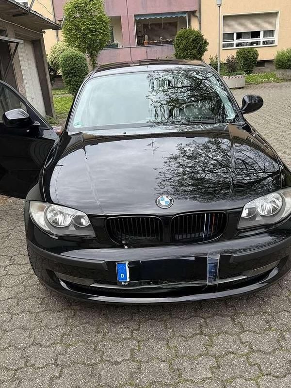 Second-hand BMW 116 122 CP (89 kW) 2011 Negru Hatchback