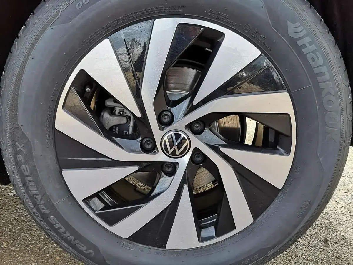 Neu VW Tiguan Life 150 PS (110 kW) 2026 Delfingrau metallic SUV