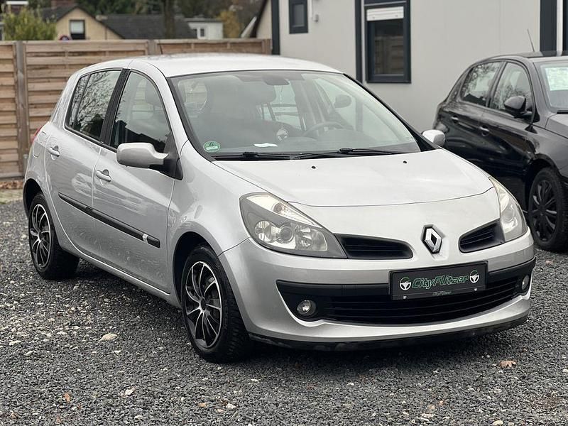 Silber Gebraucht 2006 Renault Clio III Limousine | 4.600 € (Fairer Preis) - Bild 1/4