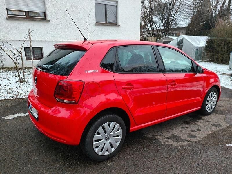 Gebraucht VW Polo Team 69 PS (50 kW) 2010 Rot Limousine