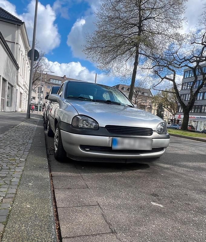 Second-hand Opel Corsa 65 CP (47 kW) 2000 Argintiu Hatchback