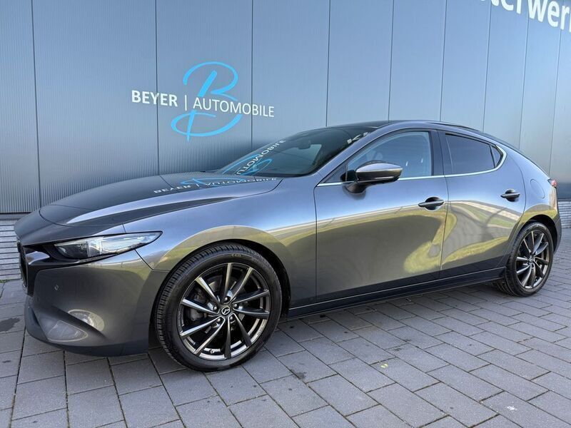 Grau Gebraucht 2020 Mazda 3 Selection Limousine | 19.490 € (Etwas zu teuer) - Bild 1/4