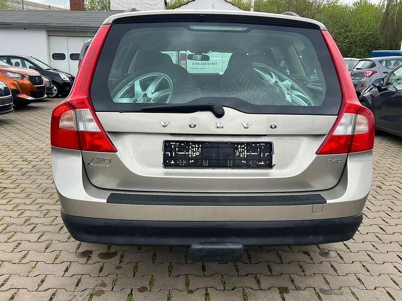 Gebraucht Volvo V70 Kinetic 163 PS (119 kW) 2008 Seashell metallic / metallic Kombi