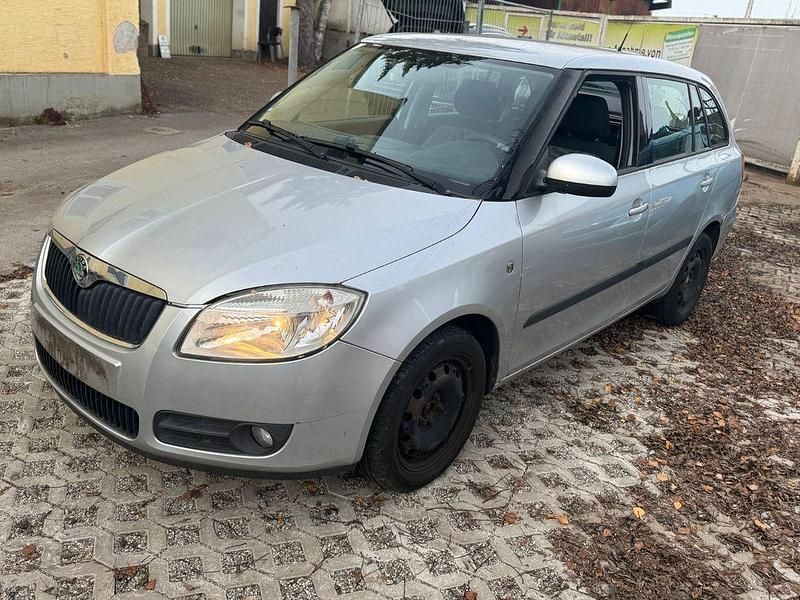 Silber Gebraucht 2010 Skoda Fabia Ambiente Kombi | 699 € (Superpreis) - Bild 1/4