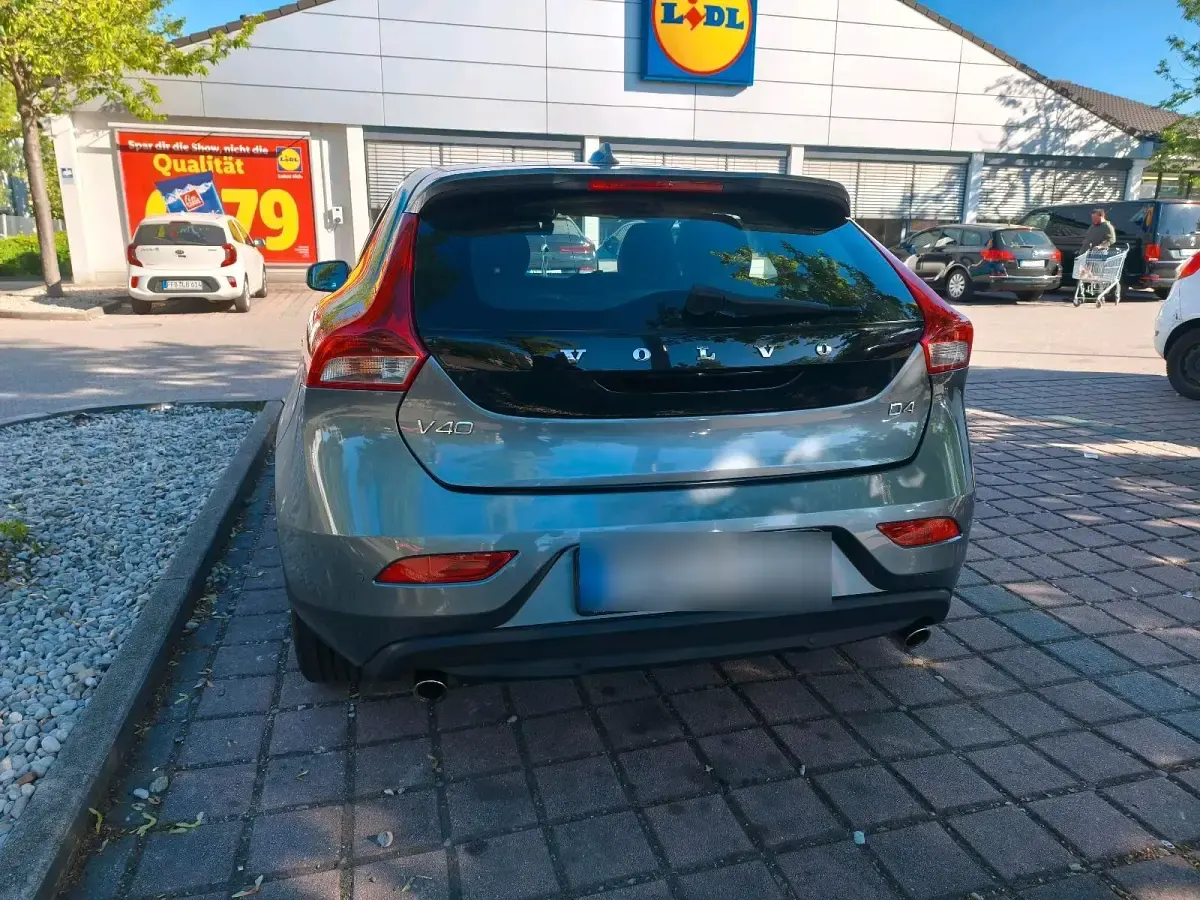 Gebraucht Volvo V40 190 PS (139 kW) 2016 Grau Limousine