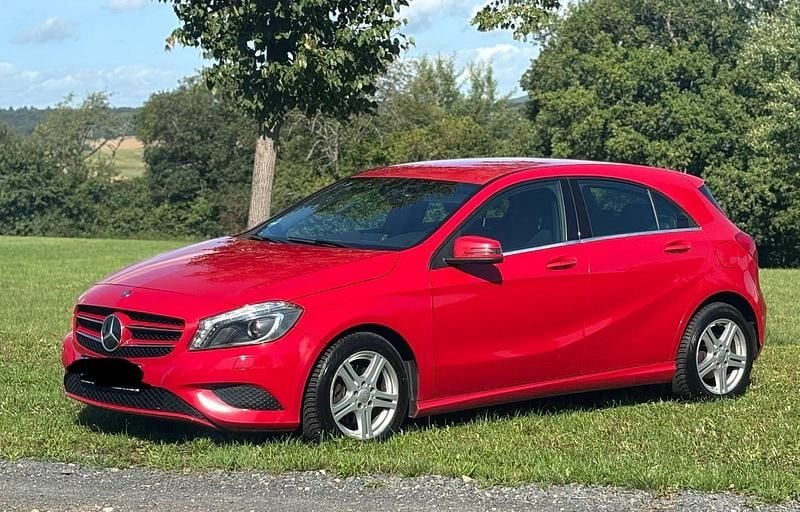 Rot Gebraucht 2012 Mercedes A180 Limousine | 6.750 € (Superpreis) - Bild 1/4