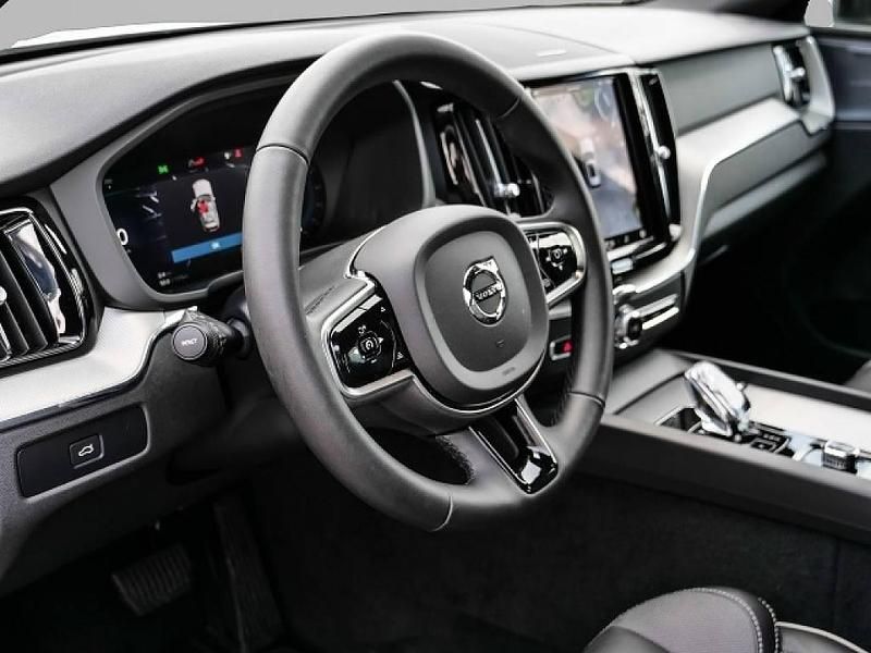 Gebraucht Volvo XC60 Plus 250 PS (183 kW) 2023 Weiß SUV