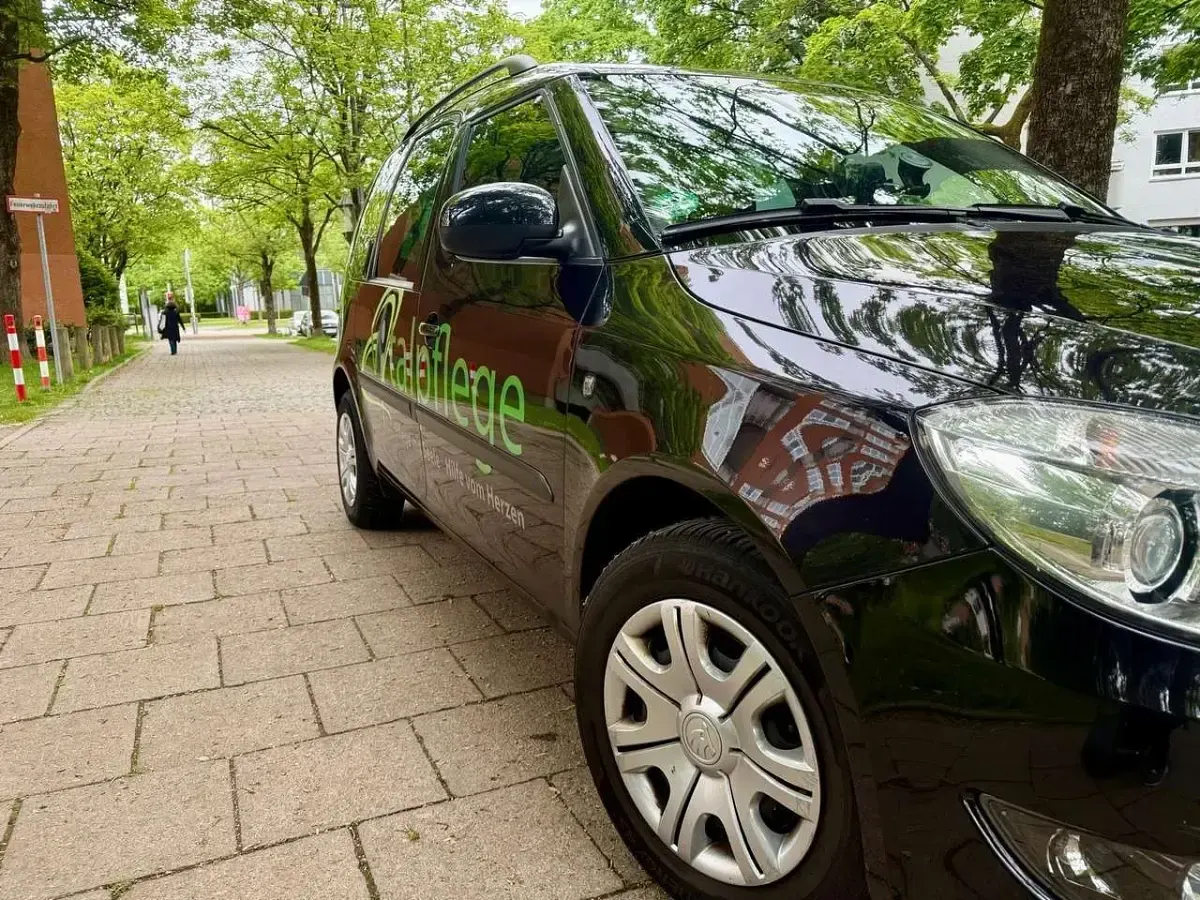 Gebraucht Skoda Roomster 86 PS (63 kW) 2014 Schwarz Van / Kleinbus