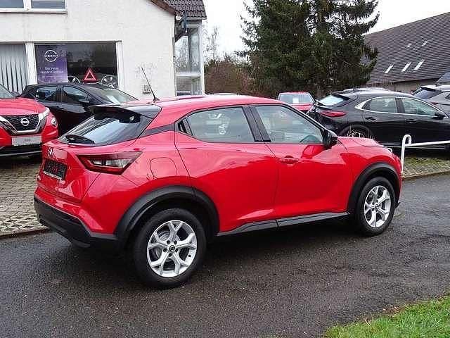 Gebraucht Nissan Juke Acenta 117 PS (86 kW) 2020 Z10 rot SUV