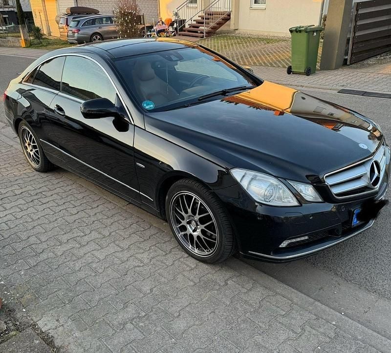 Gebraucht Mercedes E350 231 PS (169 kW) 2009 Schwarz Coupé
