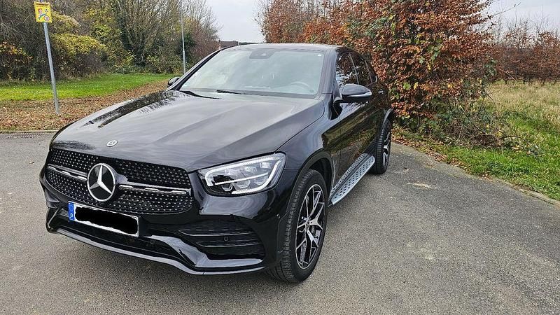 Gebraucht Mercedes GLC300e 211 PS (155 kW) 2021 Schwarz Coupé